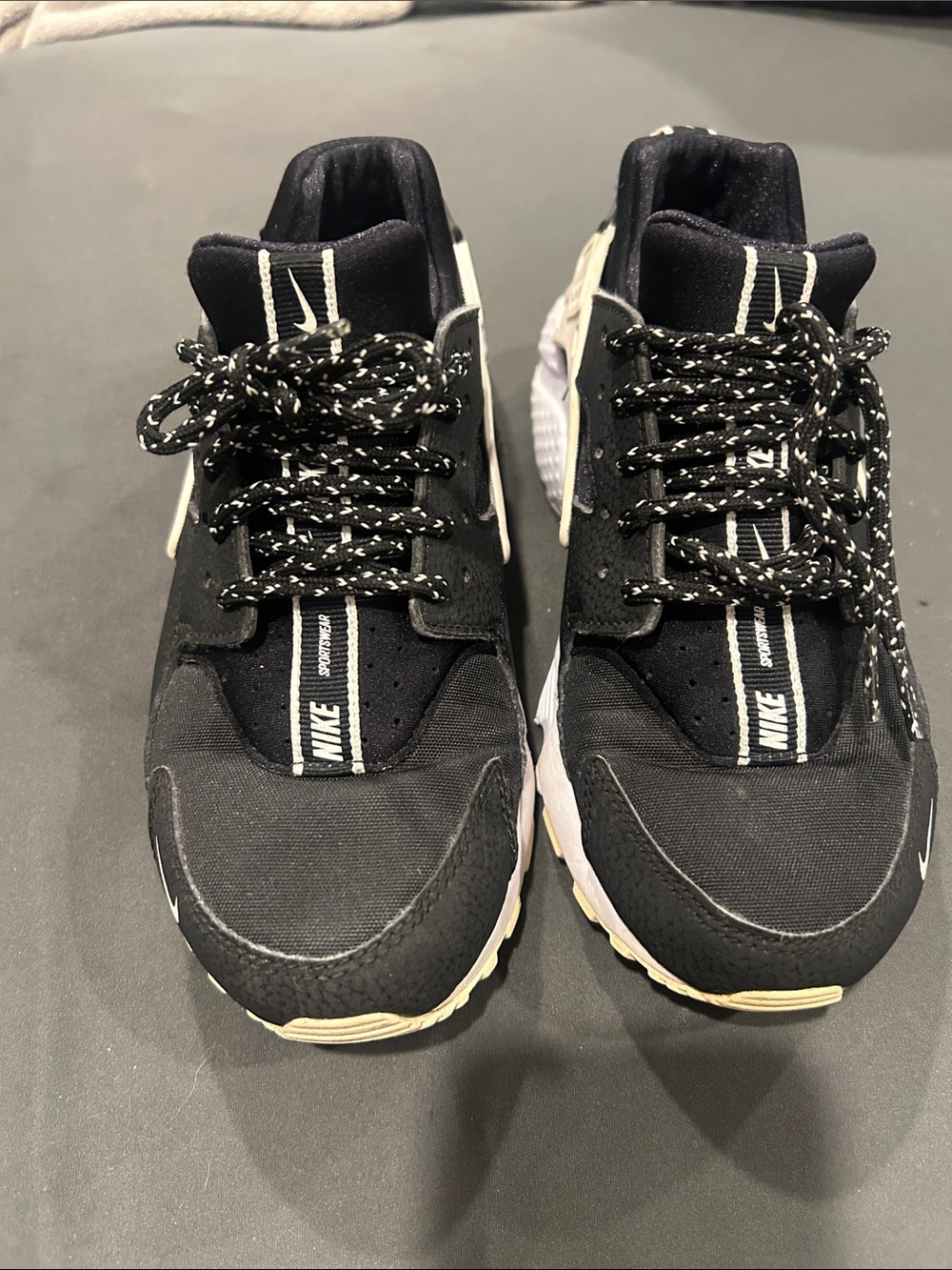 Retro Nike Huraches | Black and white